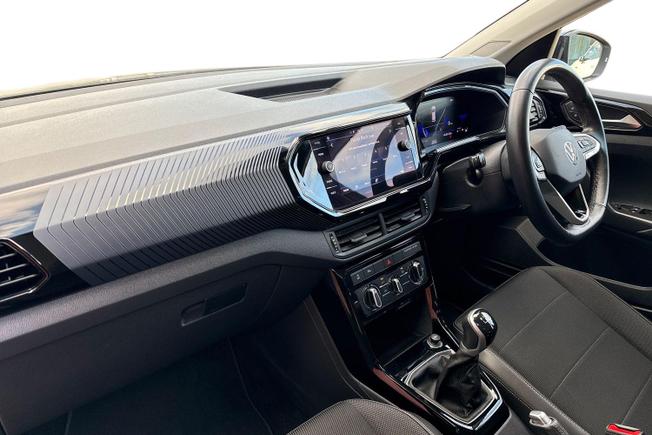VOLKSWAGEN T-Cross Photo 2