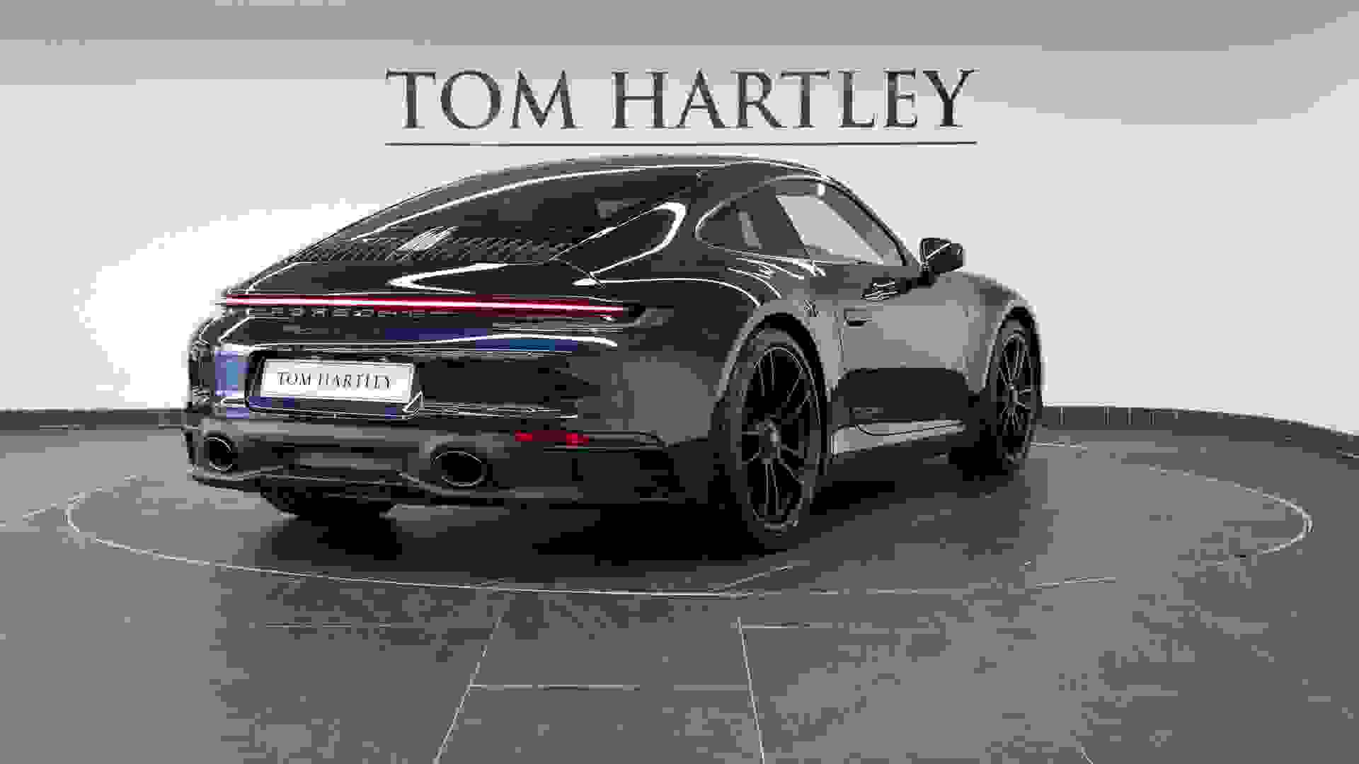 Porsche 911 Photo e1b169c4-6a0c-4326-b144-66d84aa696f4.jpg