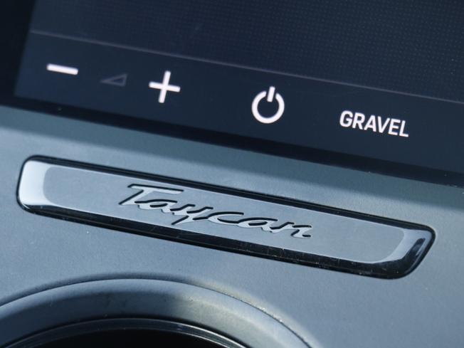 PORSCHE Taycan Photo 27