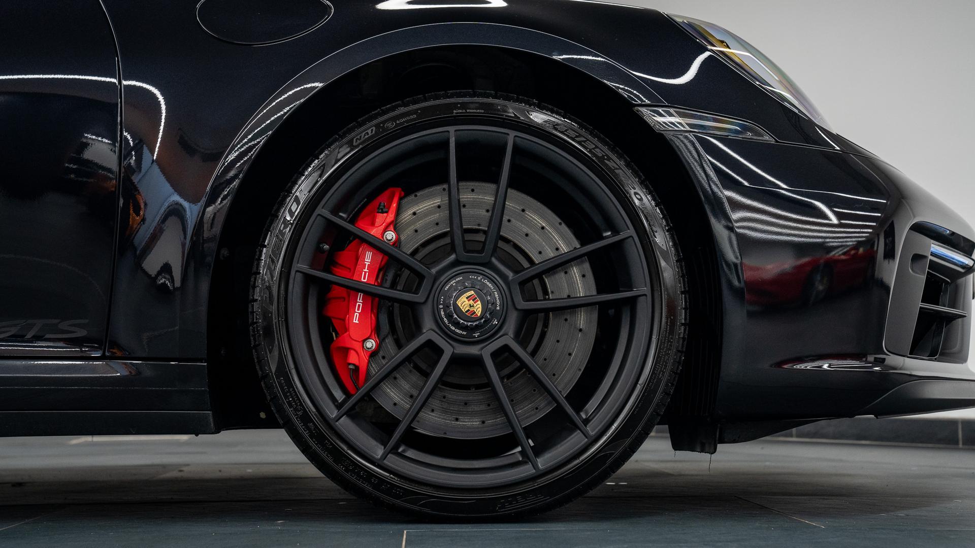 Porsche 911 Photo e1c8f8f3-6d2f-47a2-8b7f-526357db7ad4.jpg