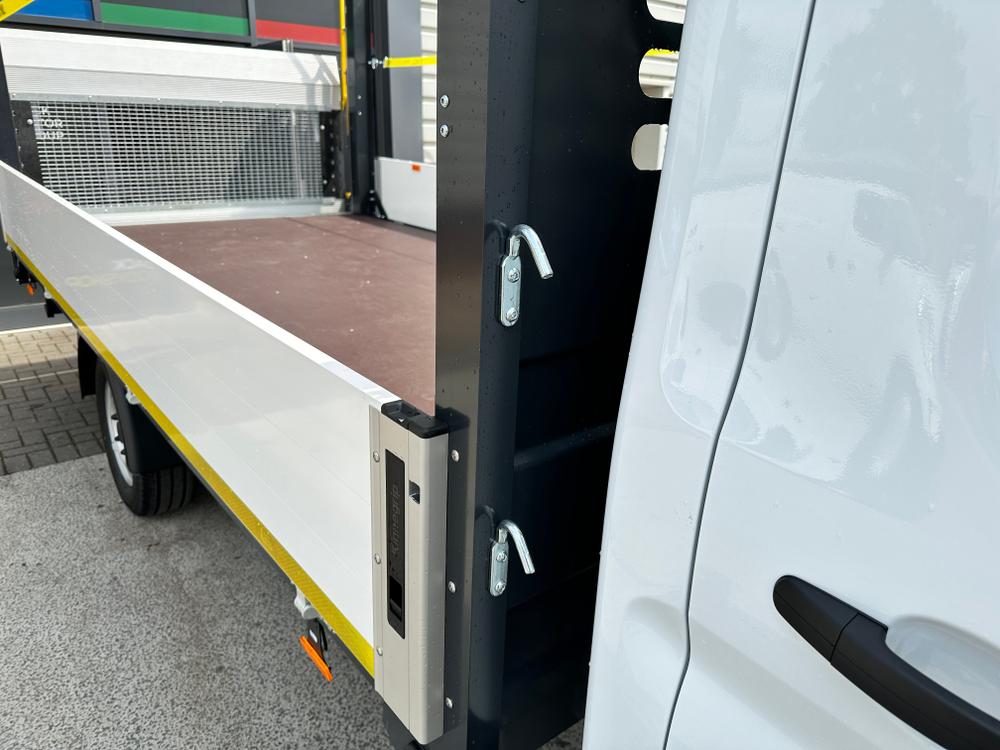 Ford Transit Photo e1cad5ea-98ee-48b8-8a82-35ed77a316f7.jpg