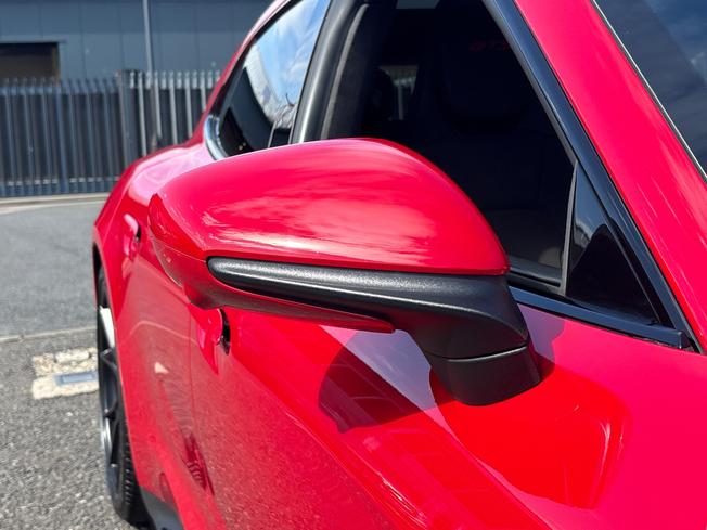 PORSCHE Taycan Photo 12