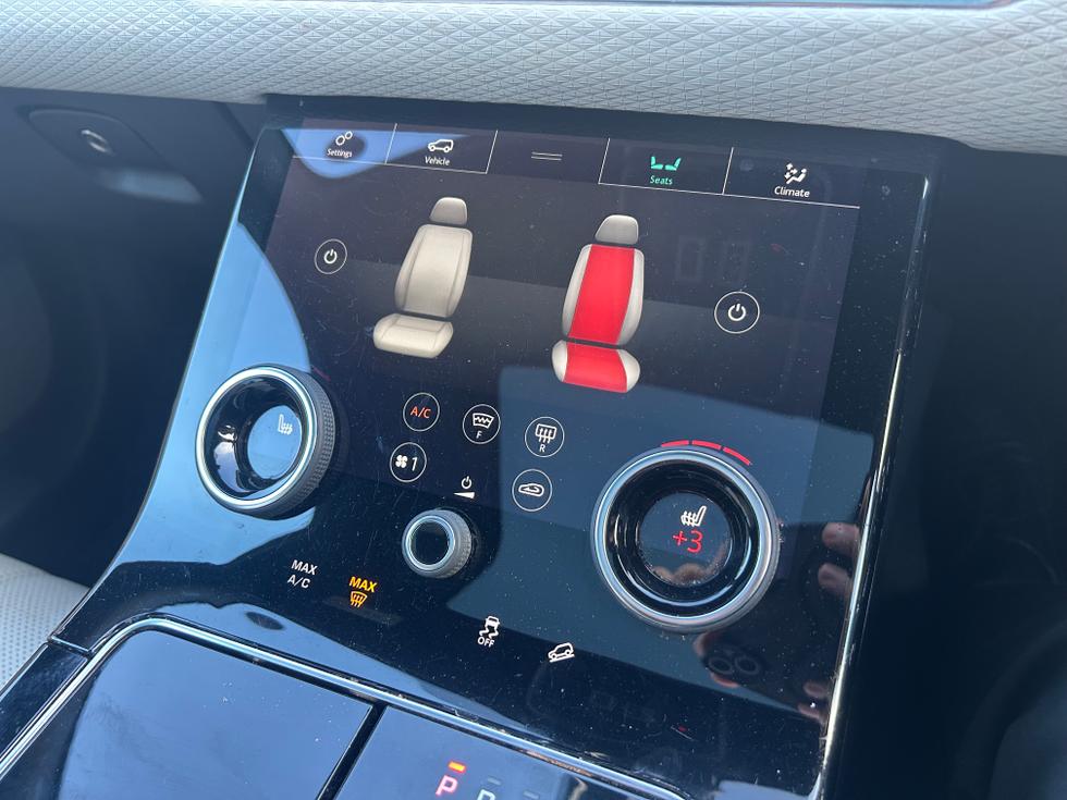 Land Rover Range Rover Velar Photo e21deb7c-1ca3-4245-a8f8-386487fe74f5.jpeg