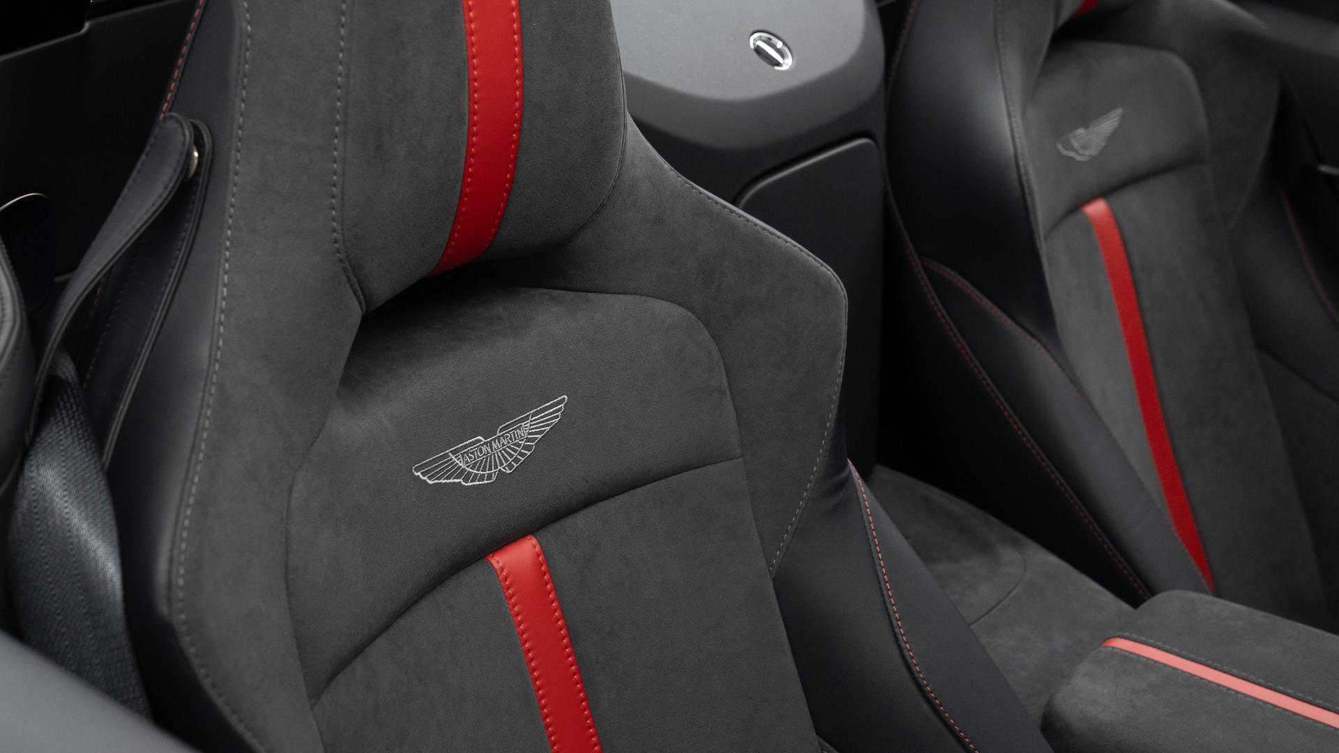 Aston Martin Vantage Photo e2264647-4f3c-42f9-9a30-0c4ff99bc236.jpg