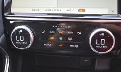 Jaguar E-PACE Photo 23