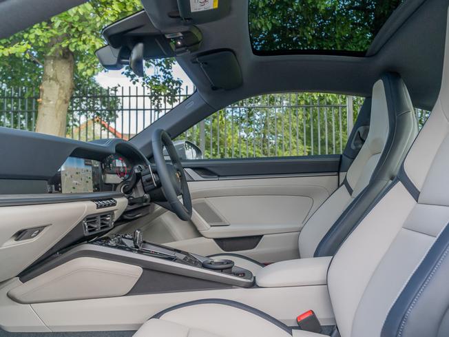 PORSCHE 911 Photo 3