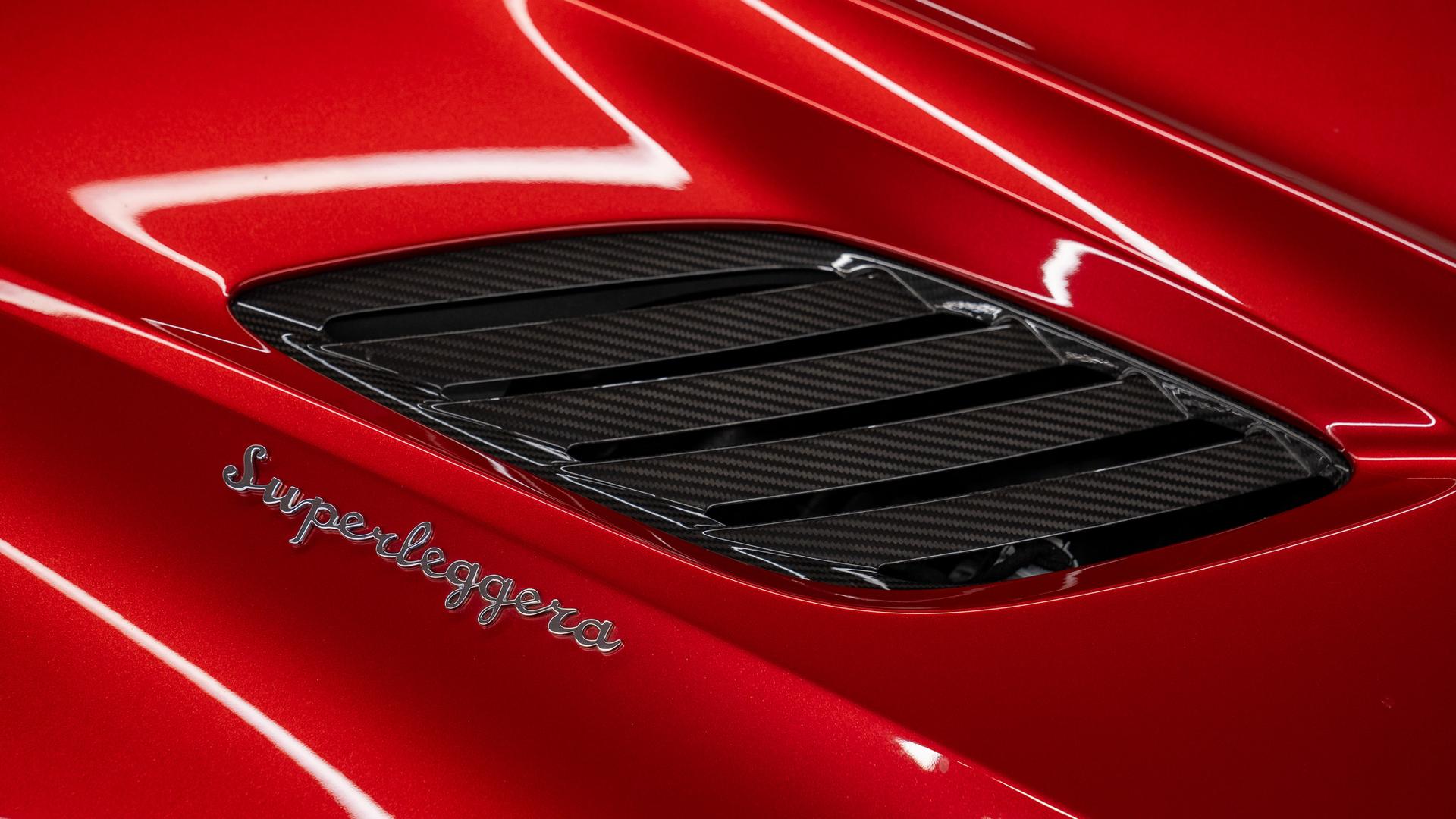 Aston Martin DBS Photo e24e6c4e-590f-4e0b-8896-f9f77eadd854.jpg