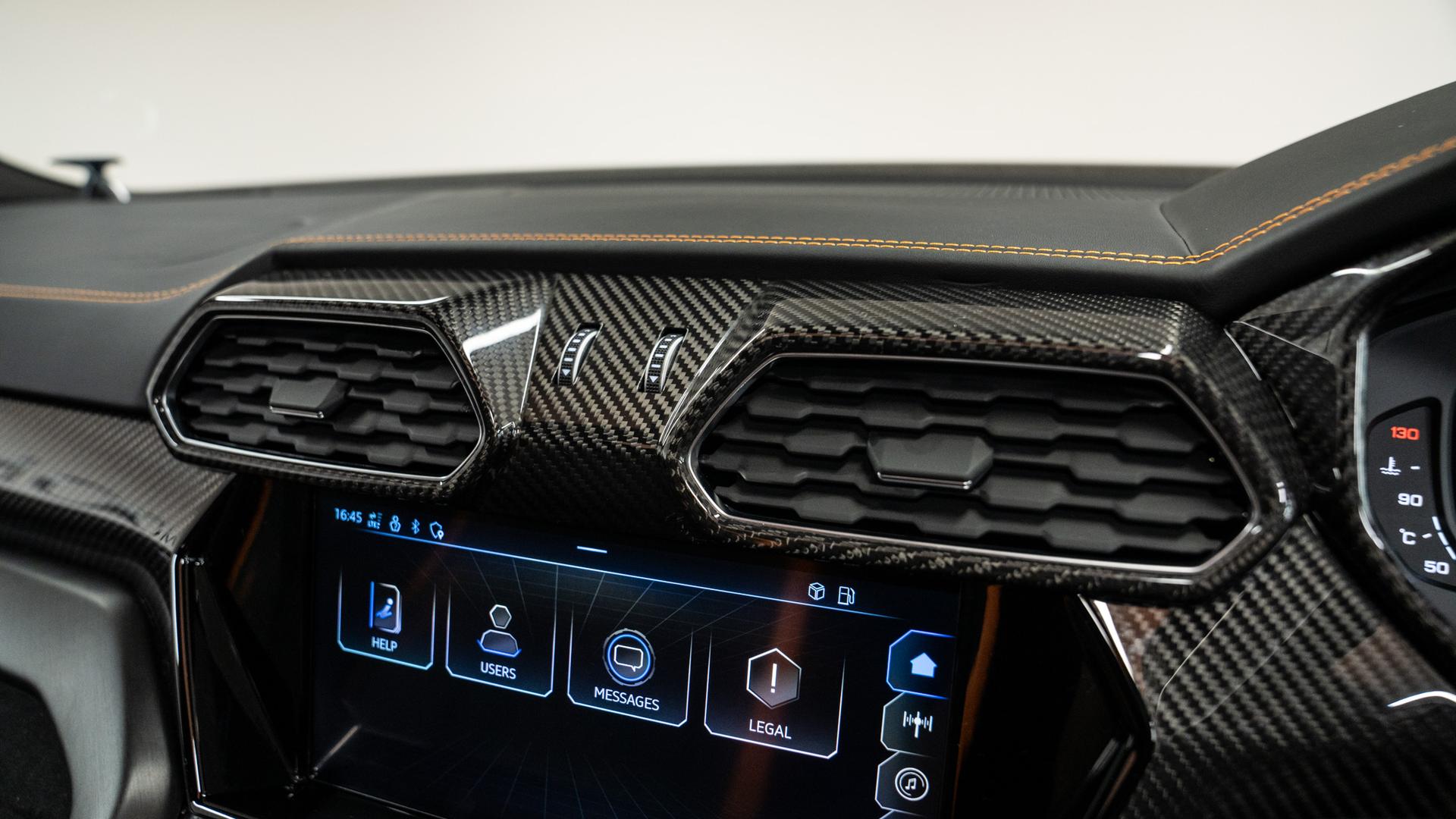 LAMBORGHINI Urus Photo e2639843-1e0a-4c13-bfd1-8ef445fe7223.jpg