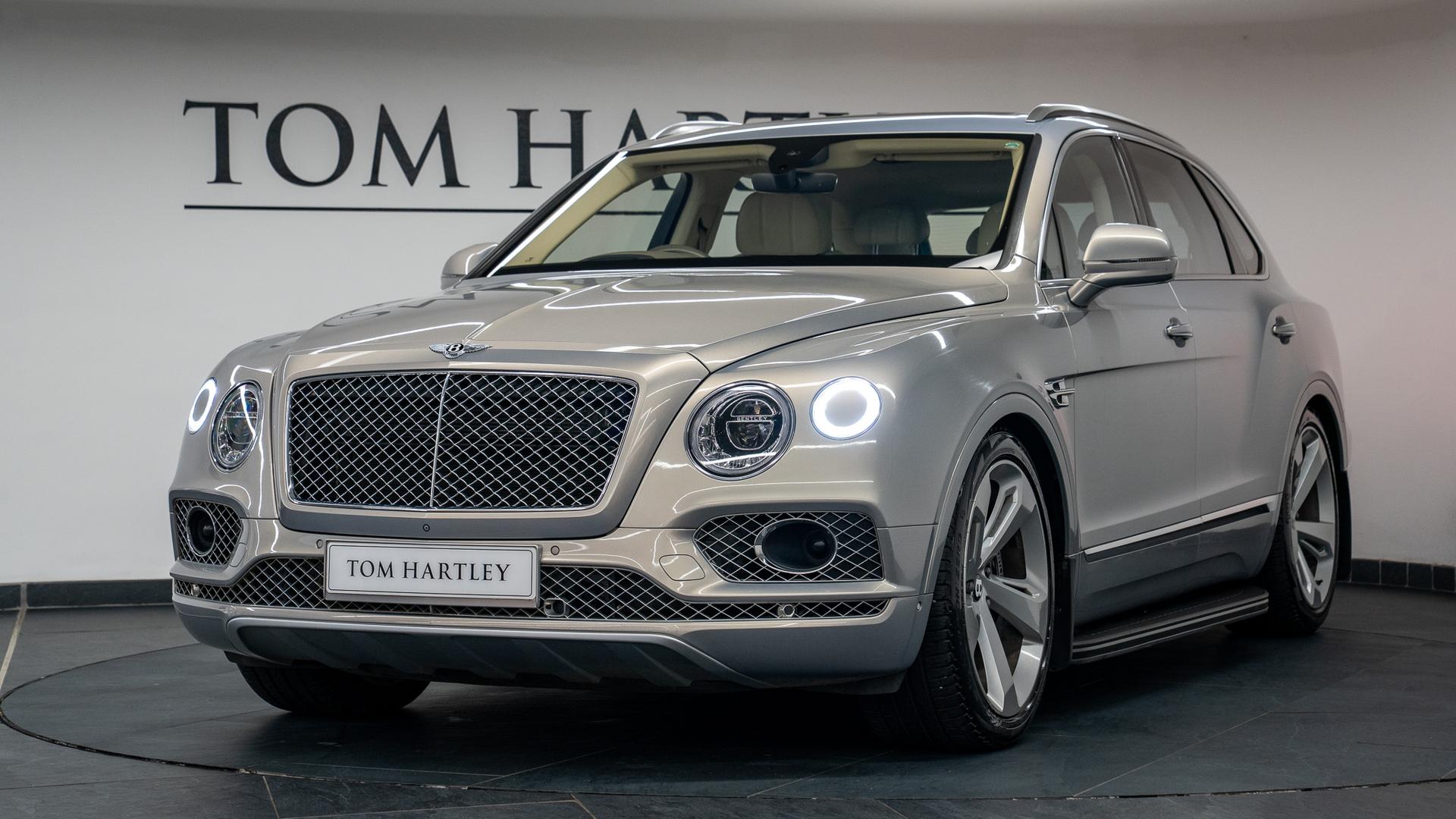 Bentley Bentayga Photo e2763d2a-3365-4d00-8f15-b5f73cd7f150.jpg