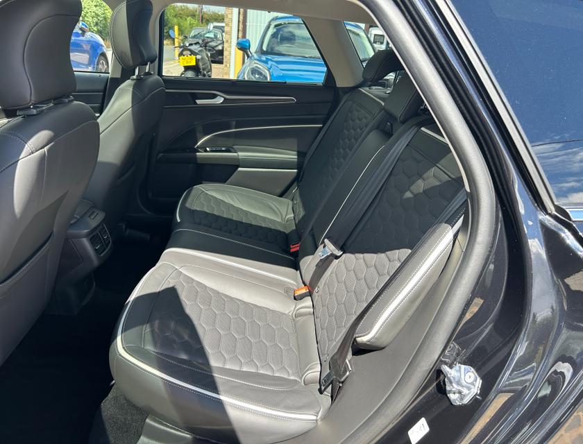Ford Mondeo Photo e2a4029b-b0b9-46d5-8c67-2cf8d1985f6b.jpg