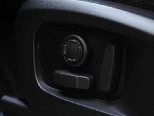 Land Rover Defender 90 Photo e2b15361-5239-4b72-97da-042275262bda.jpg