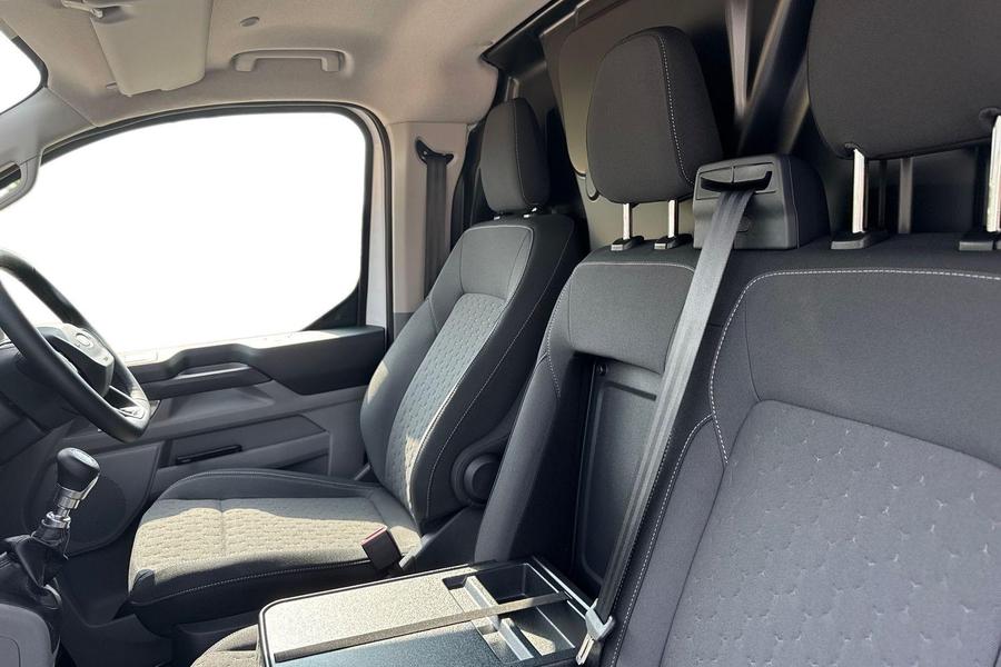 Ford TRANSIT CUSTOM Photo e2b63c08-79b6-4598-8c52-f9957e55254c.jpg