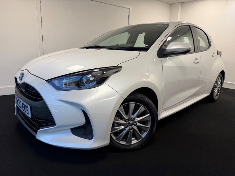 Toyota Yaris Photo e2c3f212-2624-49e8-b488-cb2ee7679c86.jpg