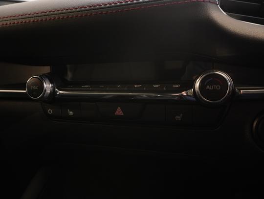 Mazda 3 Photo e2e6bd1e-712a-4427-acdd-d4a9e57562be.jpg