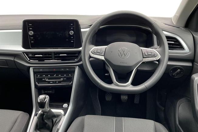 VOLKSWAGEN T-Roc Photo 15