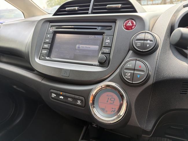 Honda Jazz Photo e30eb472-7bfe-461a-ad75-5d55f6cb29f1.jpg