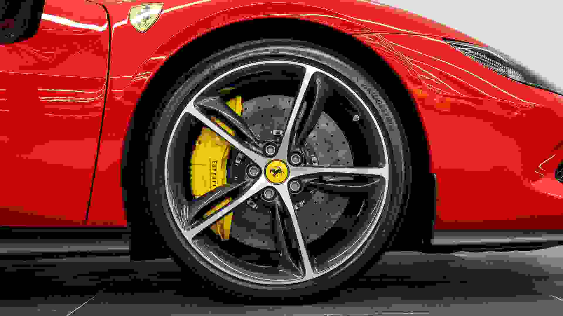 Ferrari 296 Photo e361ddab-8984-4276-a3d2-def28b5e97e1.jpg