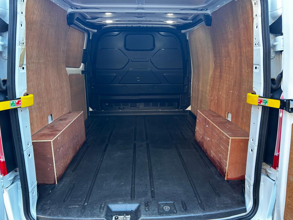 Ford Transit Custom Photo e3644ae0-214b-4691-8472-086b002435fc.jpg