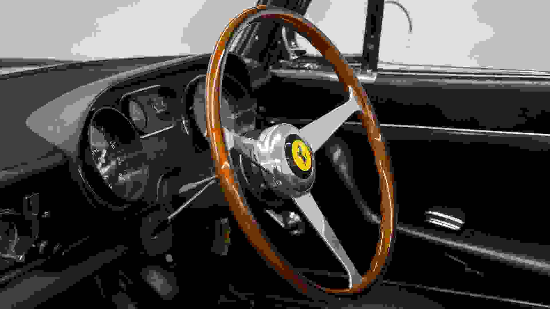 Ferrari 275 Photo e36e6cc9-5964-4a93-a858-12301cc89e92.jpg