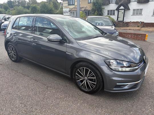 Volkswagen Golf Photo e370eb6f-2106-40e6-a5f3-c5059c63d9a7.jpg