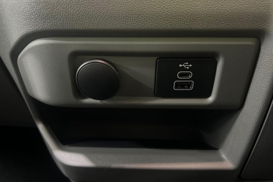Used Ford TRANSIT CUSTOM LL75RVK 33