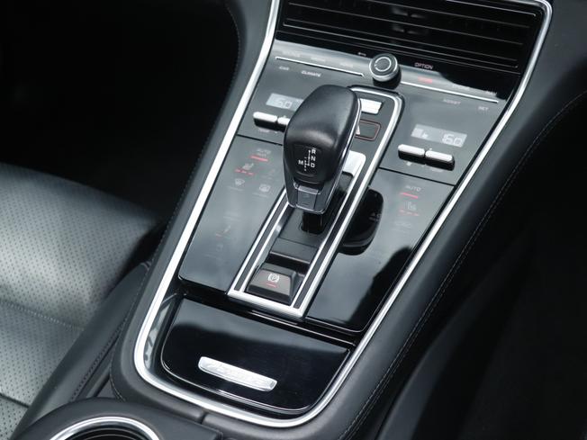 PORSCHE Panamera Photo 34