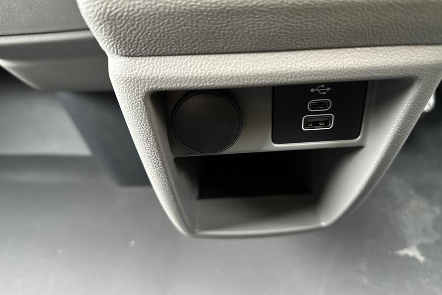 Ford TRANSIT CUSTOM Photo e3b4c682-f5ee-45f7-a293-ff85a765ae4d.jpg