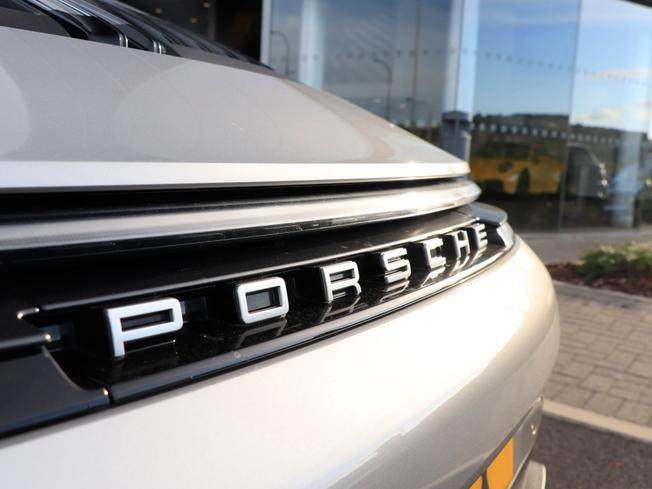PORSCHE 911 Photo 15