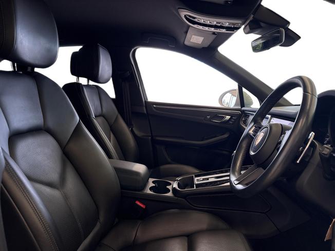 PORSCHE Macan Photo 11