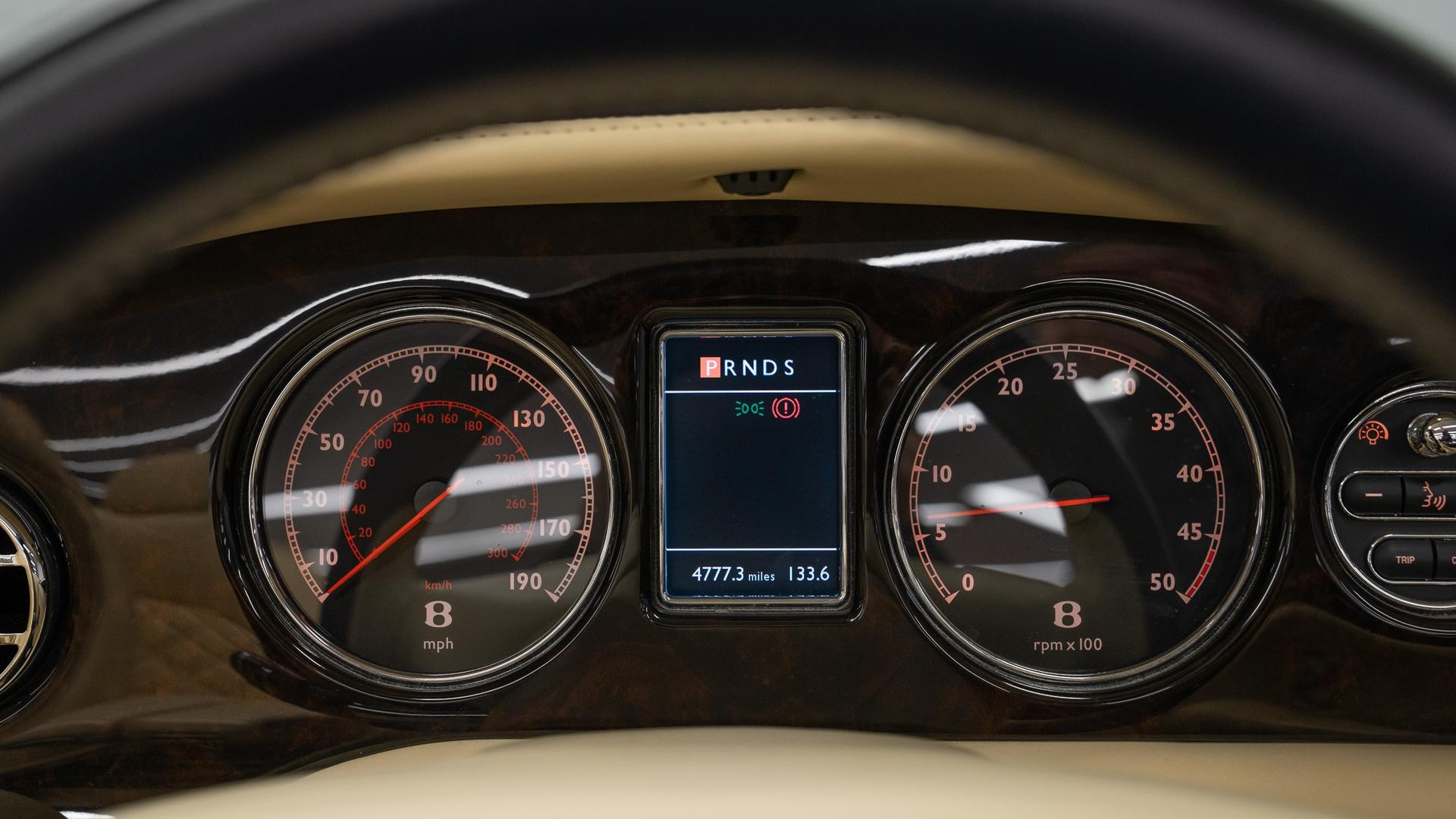 Bentley Azure Photo e3ca3f7f-ed2d-4a11-91c6-05b42372fac9.jpg