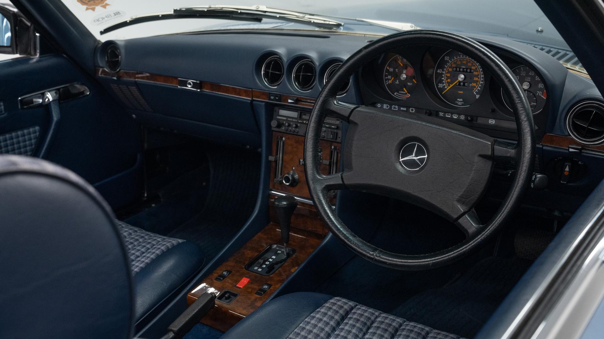 Mercedes-Benz 300 Photo e3d55433-a6d0-4e0f-8b08-c54ec61aa4fd.jpg