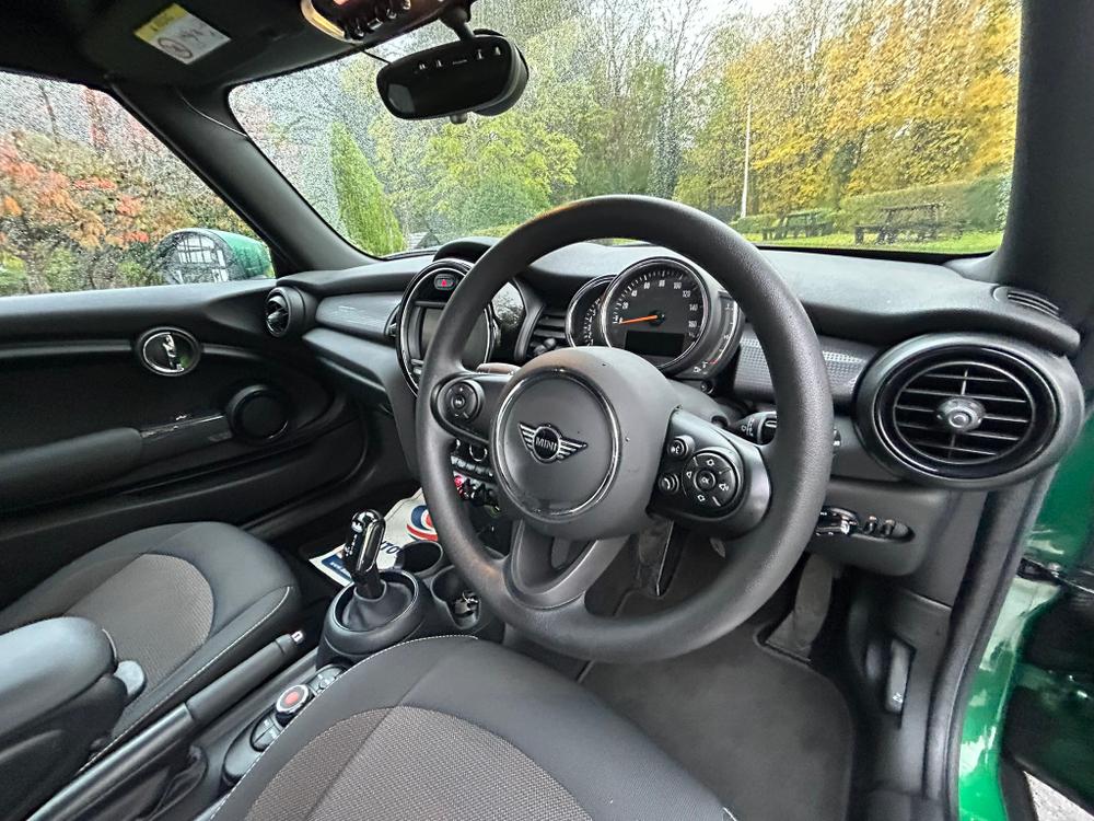Used MINI Convertible GJ21ULV 3