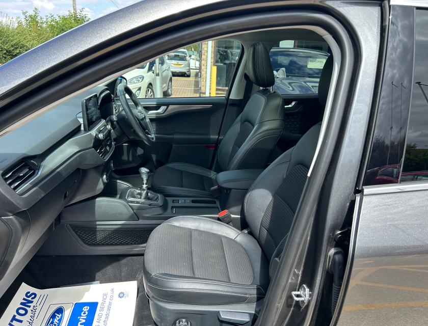 Ford Kuga Photo e408d98a-8ed1-49bc-b3f5-48b0df4b8491.jpg
