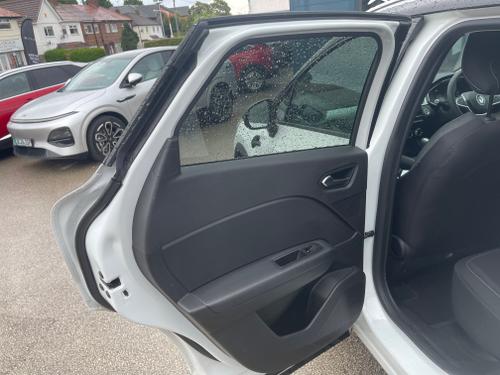 Renault Captur Photo e43c59e0-f89b-4127-89bf-188ab496dd45.jpeg
