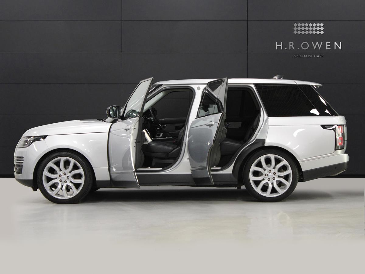 Used 2018 LAND ROVER RANGE ROVER AUTOBIOGRAPHY £39,950 at H.R. Owen