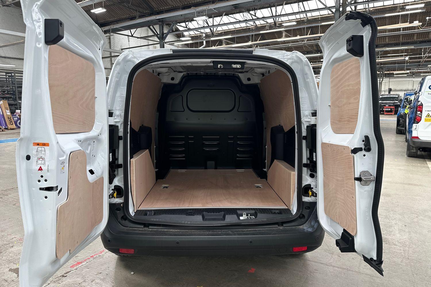 Ford TRANSIT COURIER Photo 6