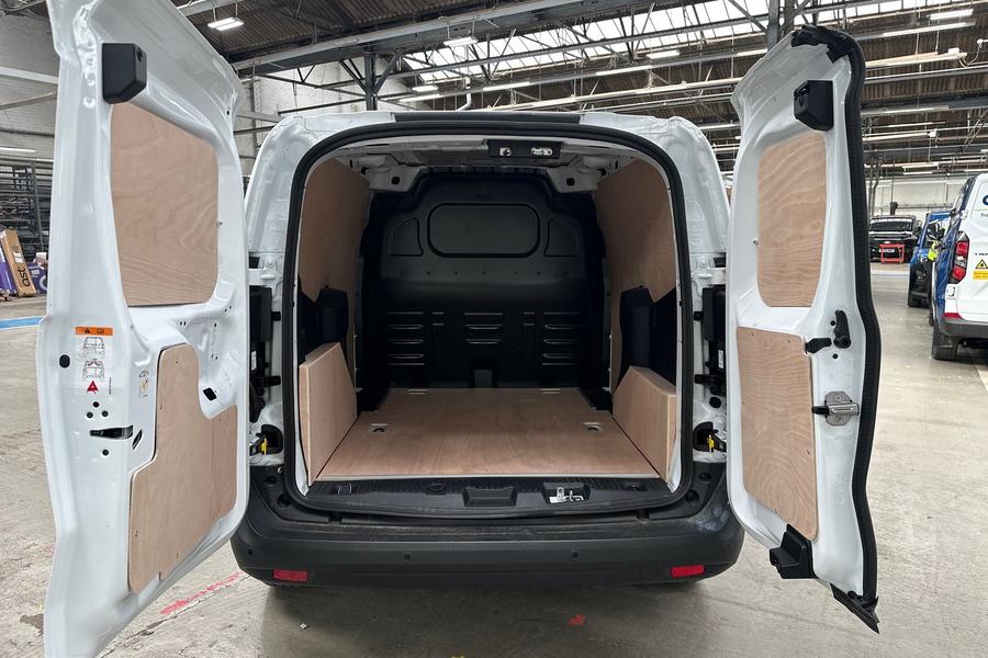 Ford TRANSIT COURIER Photo e4479d2d-610c-4b38-bb68-3cbb9d7c06a8.jpg