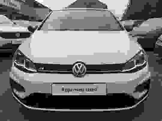 Volkswagen GOLF Photo e4499920-e962-4e95-8fad-523419452145.jpg