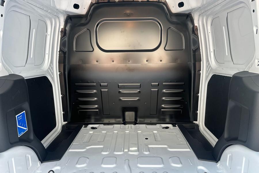 Ford TRANSIT COURIER Photo e44b230c-4852-4795-a713-8d5a2e599f2a.jpg