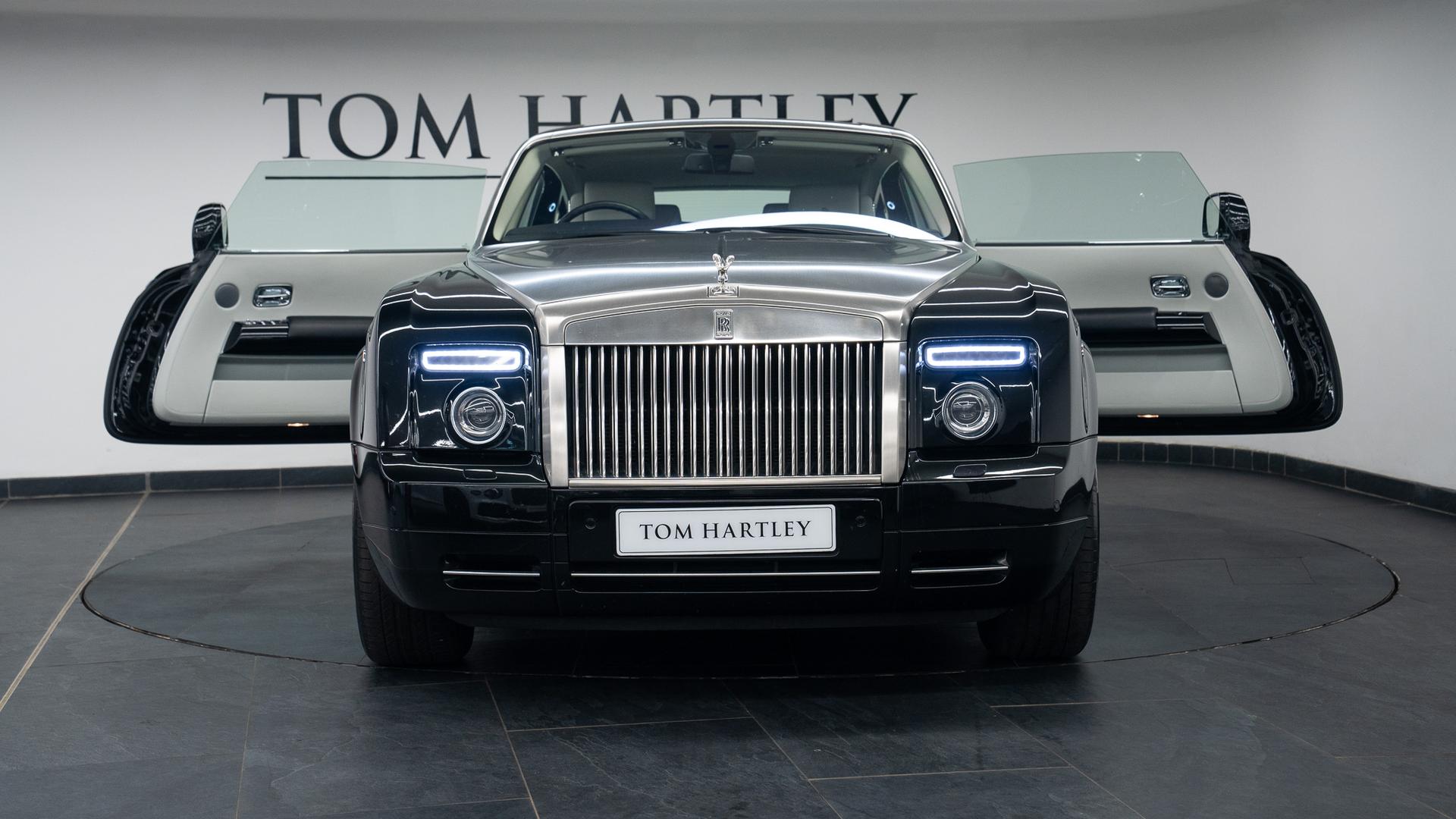 Rolls-Royce Phantom Photo e46d39af-2b43-463e-ae8a-1a01061821aa.jpg