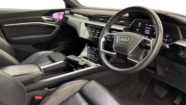 AUDI e-tron Photo 7