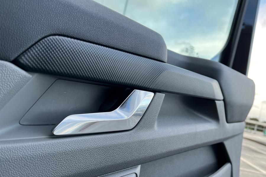 Ford TRANSIT CUSTOM Photo e4808354-68ec-4c37-b077-f6c71ebf0bd2.jpg