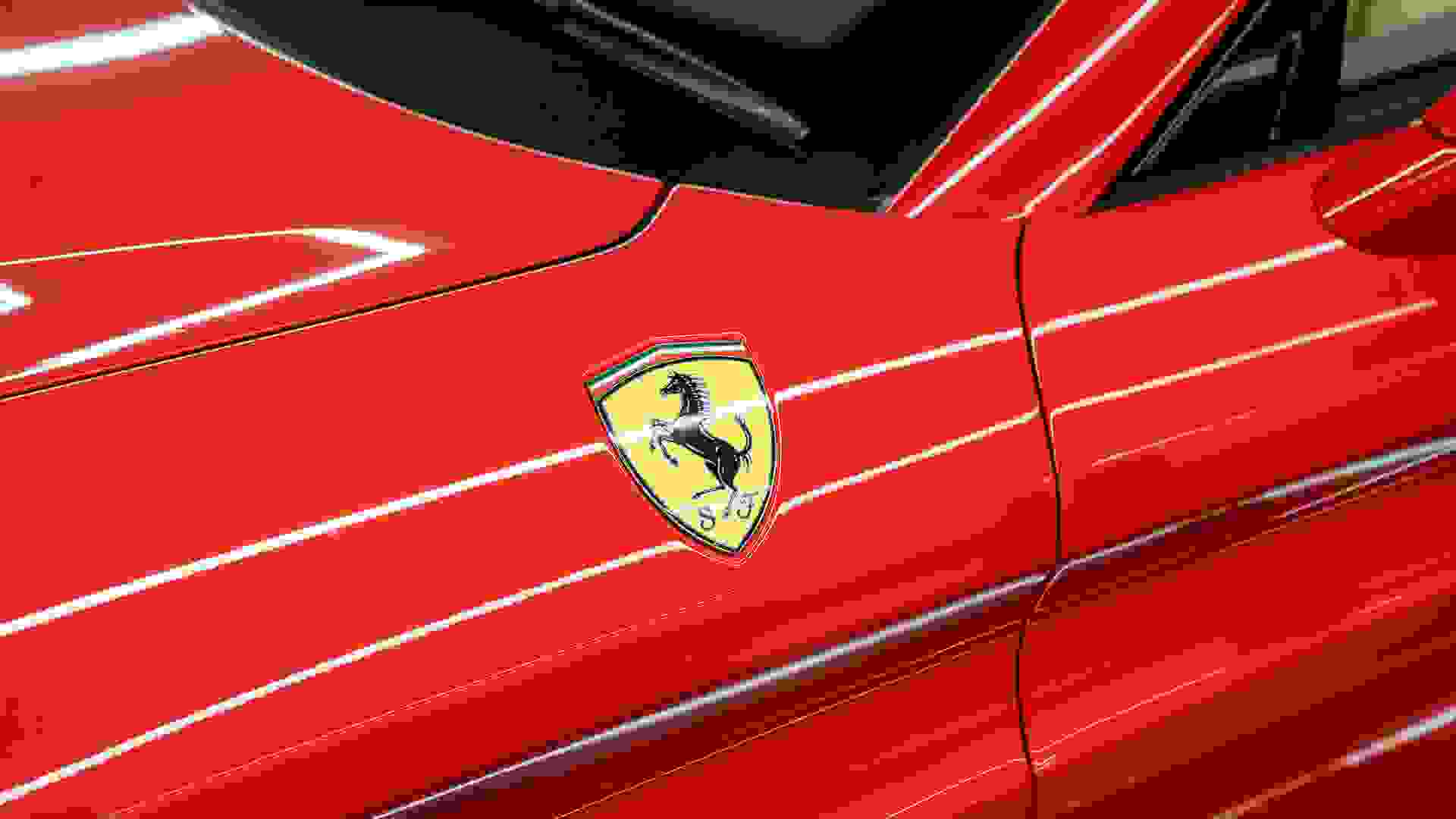 Ferrari California Photo e49b2cab-4525-4291-8757-cf5f7294ae57.jpg