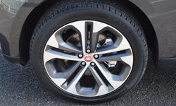 Jaguar F-PACE Photo 32