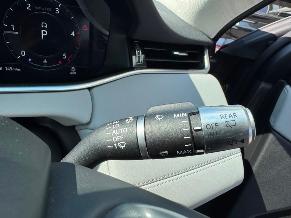 Land Rover Range Rover Evoque Photo e4e28ab9-1886-4a83-80d0-a01ef15425eb.jpeg