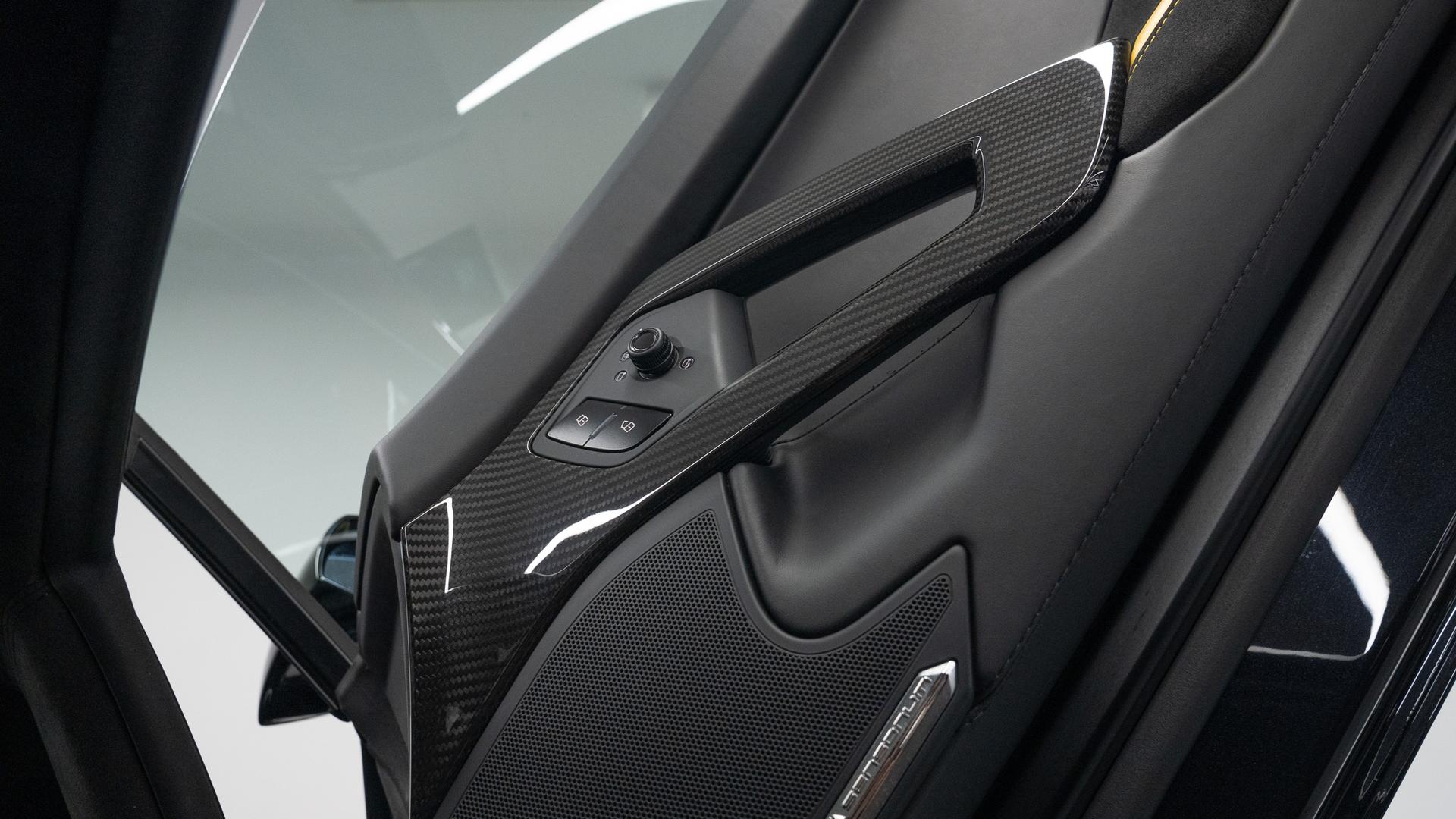 LAMBORGHINI Aventador Photo e4e3e0c8-36eb-4181-84f8-56ec3de1a1df.jpg