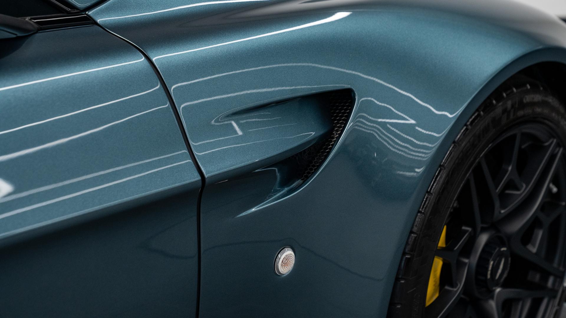 Aston Martin Vantage Photo e4e7a380-125d-46a6-8dae-f31a665cf476.jpg