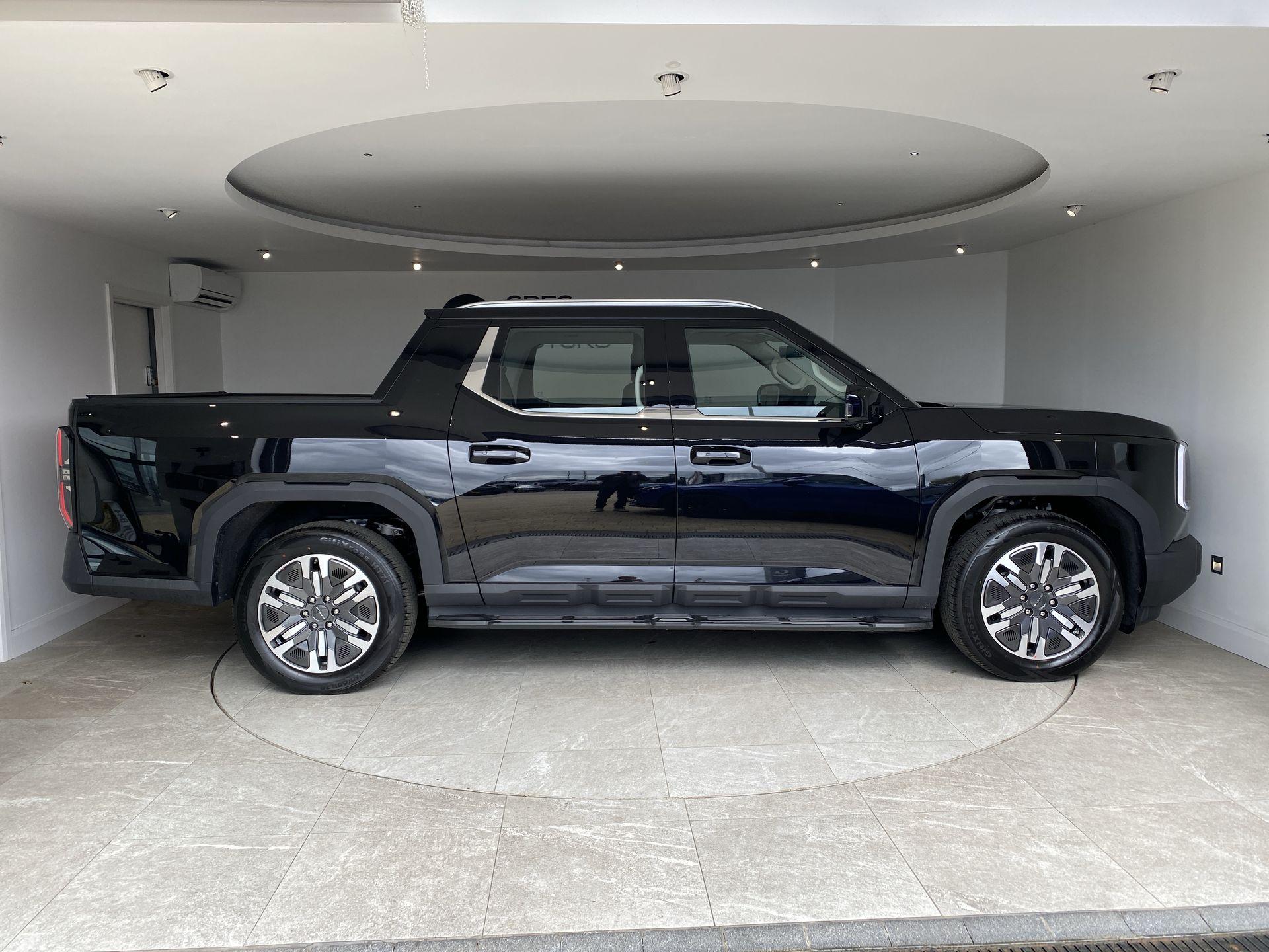 2026 MAXUS TERRON 9 E 325kW Premium Double Cab Pickup 102kWh Auto - vehicle photo 4 for sale on PureCar