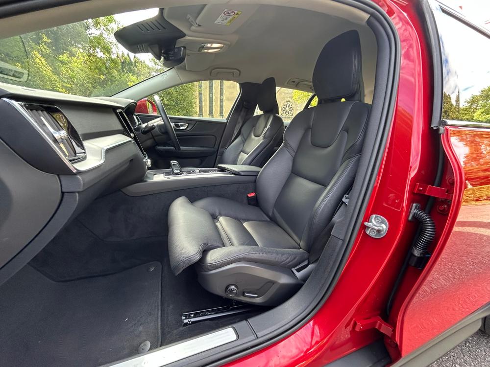 Used Volvo V60 Cross Country YM23KNX 22