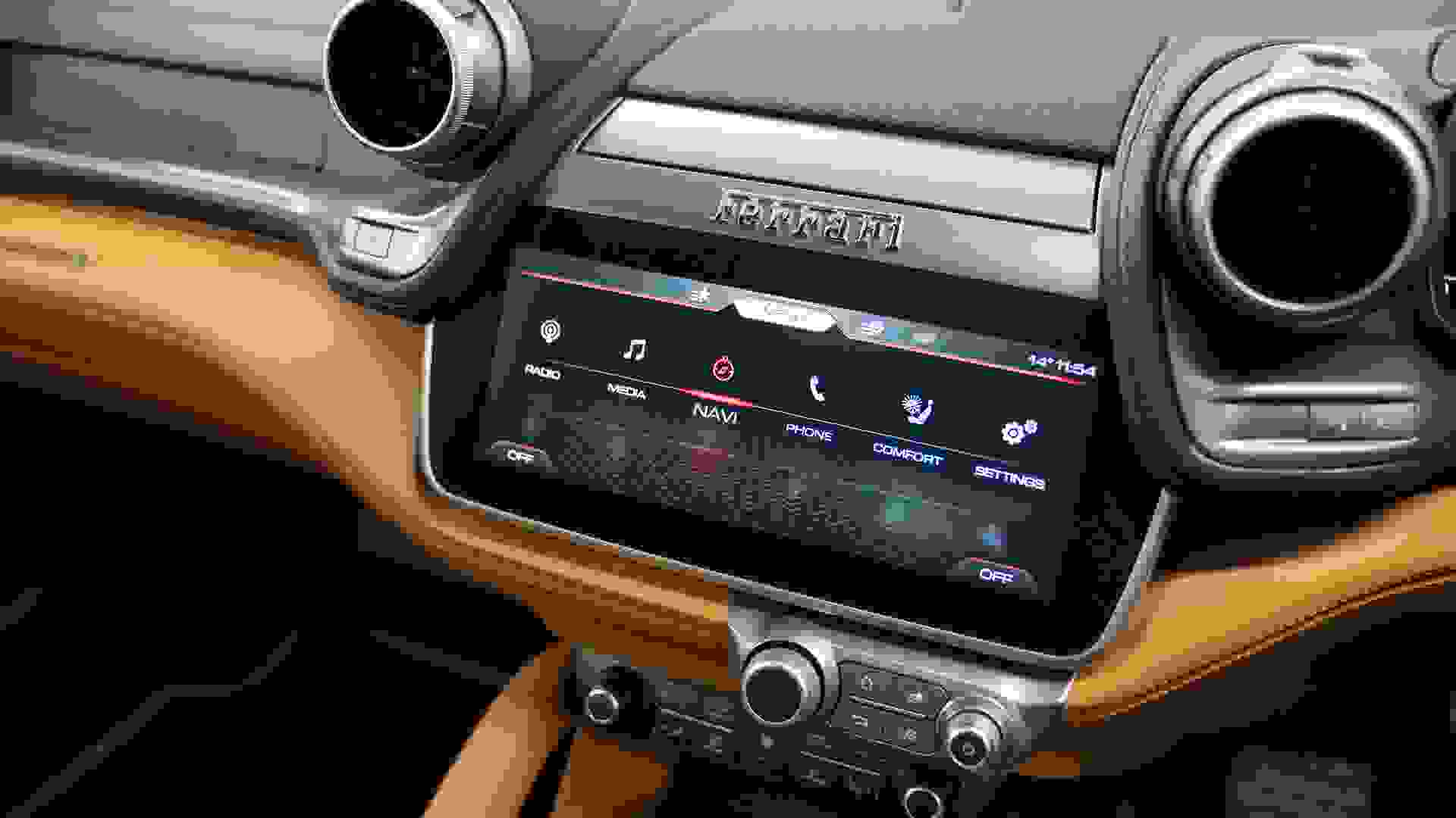 Ferrari GTC4 LUSSO T Photo e5037125-aec3-4ba9-a364-ae8c1691ee0d.jpg